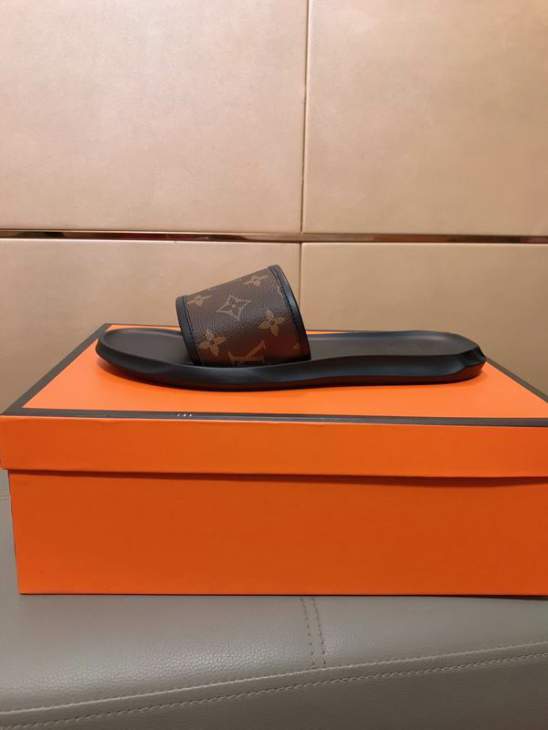 Picture of Louis Vuitton Slippers _SKULVsz38-44mnf05041323